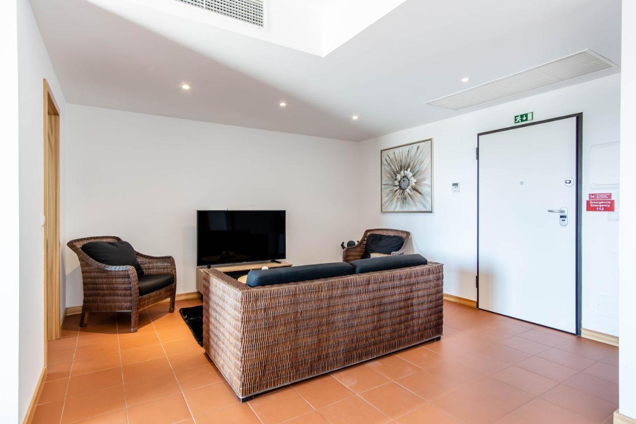 Superbe Appartement Spacieux Avec Terrasse Vue Piscine Vilamoura Luaran gambar